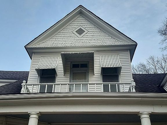 4th image of 208 N Baker St