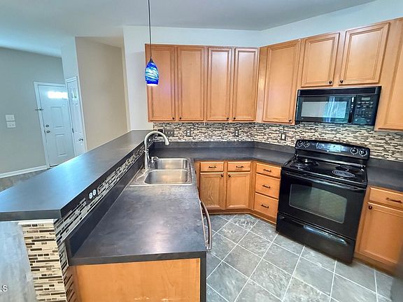 4th image of 163 Deacon Ridge St