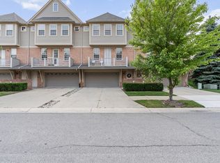 56643 Sunset Dr, Shelby Township, MI 48316