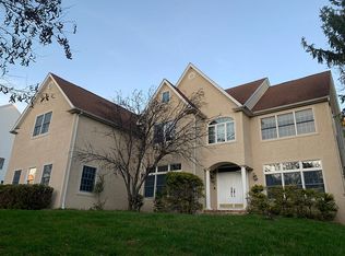 3 Bakley Ter, West Orange, NJ 07052