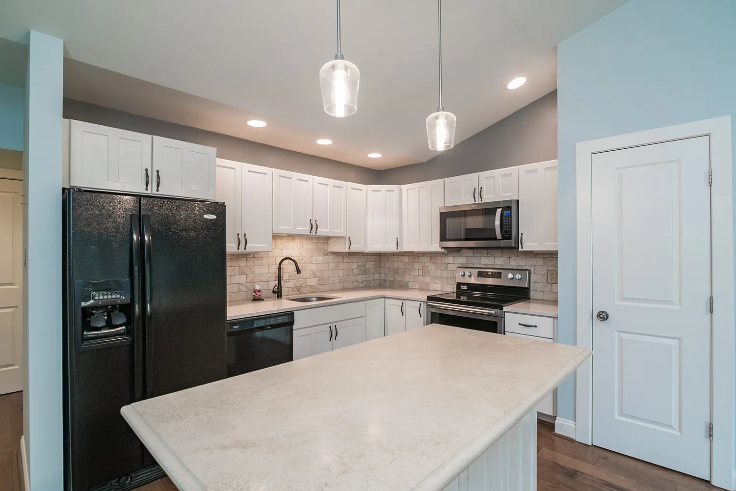 2 bed, 1329 sqft, $2,750 — Photo 2