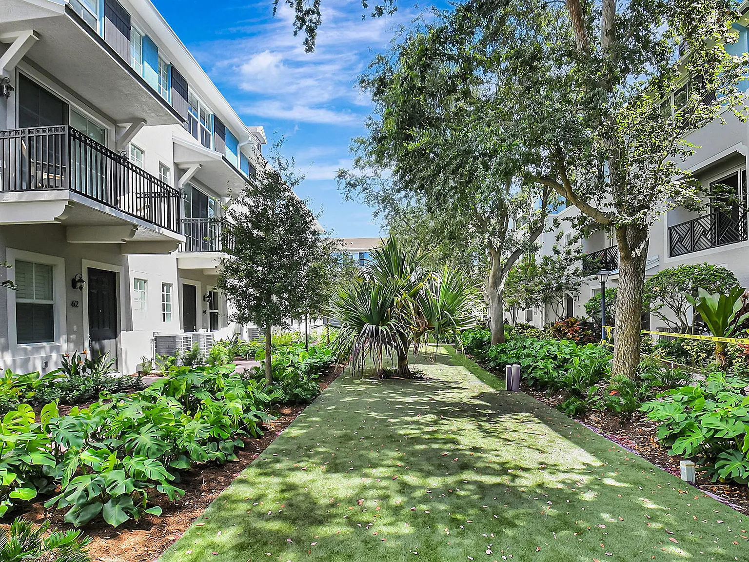 3 bed, 4.0 bath, 1935 sqft, $5,000 — Photo 1
