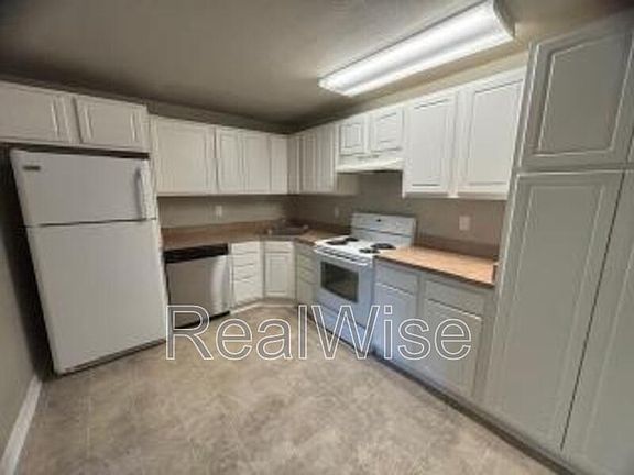 5th image of 1639 SE Main St Unit 1