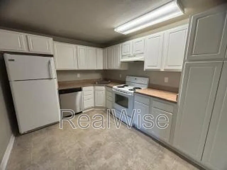 1639 SE Main St #1 — Photo 5