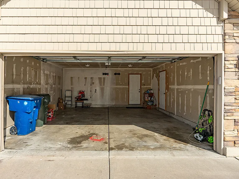 120 N Century Dr — Photo 48
