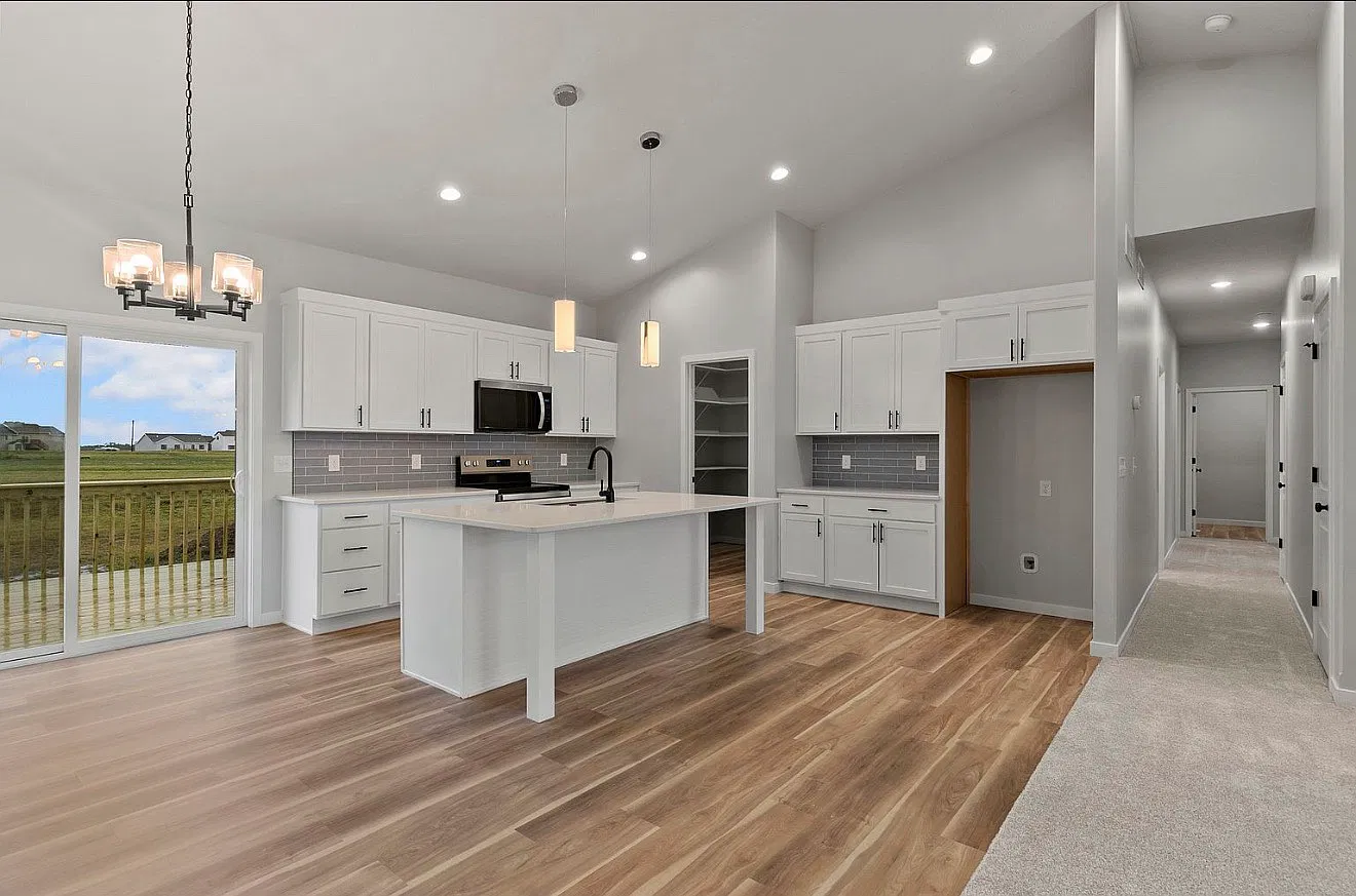 4 bed, 2364 sqft, $3,700 — Photo 3