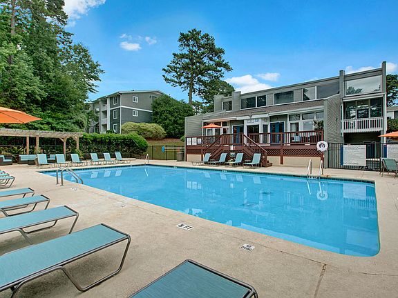 Resort-style Swimming Pool and Deck