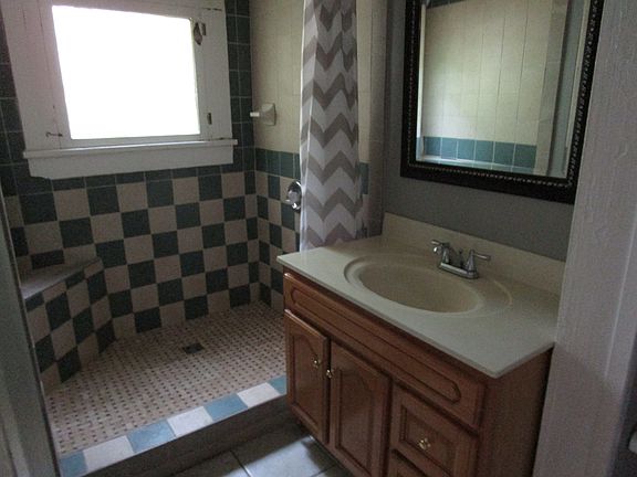 5th image of 619 NW 34th Pl