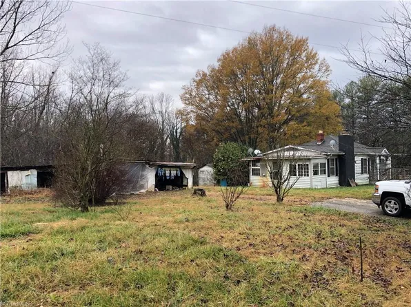 738 Golf Course Rd, Pilot Mtn, NC 27041