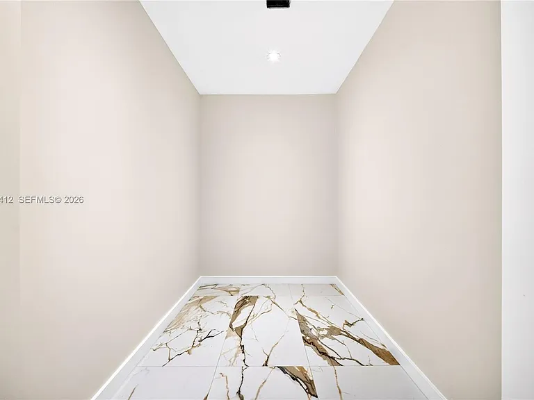5715 Jackson St — Photo 35