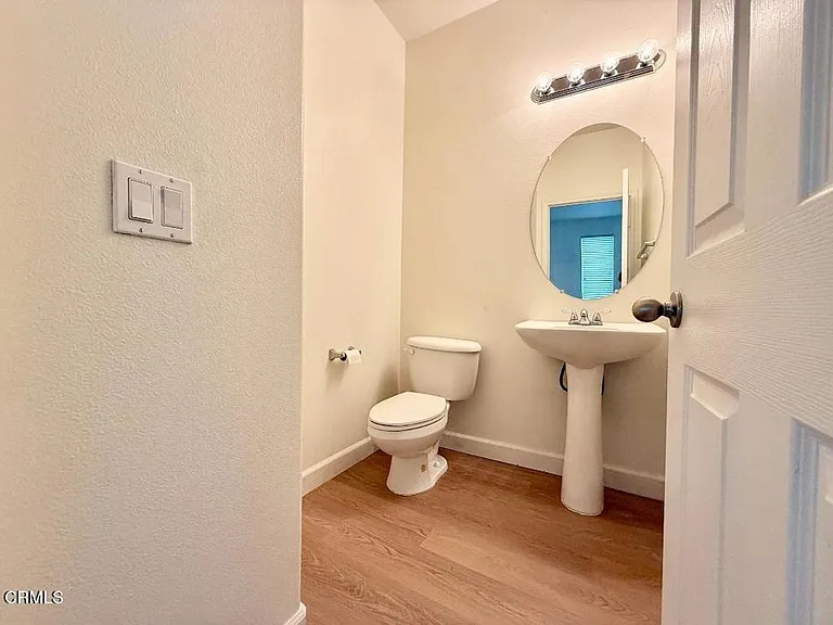 533 E Port Hueneme Rd — Photo 6