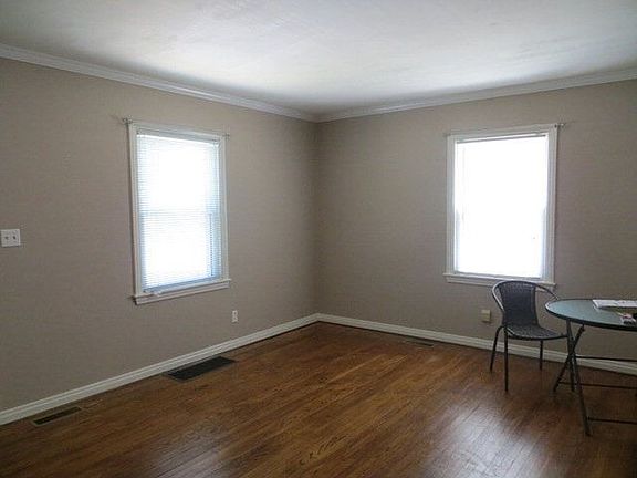 4th image of 2902 Daviess St