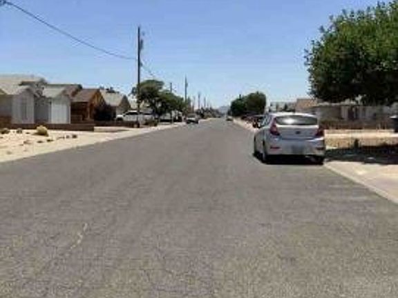 Exterior Neighborhood (street photo)