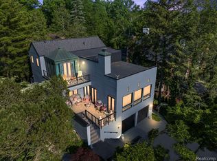 192 Baldwin Rd, Birmingham, MI 48009