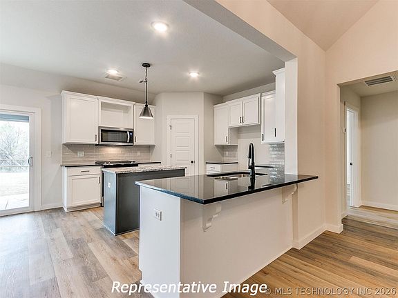 7th image of this home