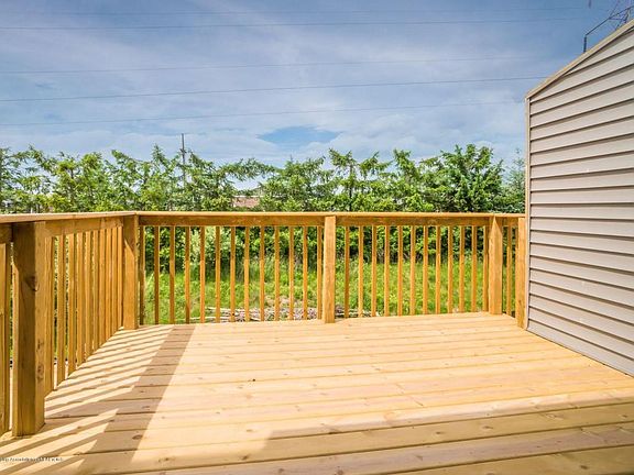 3rd image of 2356 Fieldstone Dr