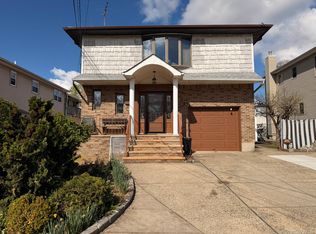 208 Doris Avenue, Franklin Square, NY 11010