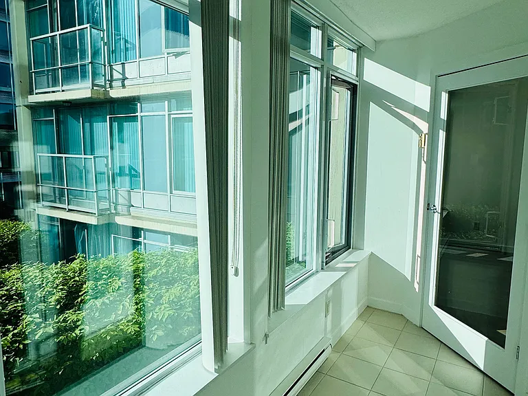 610 Granville St #4 — Photo 10
