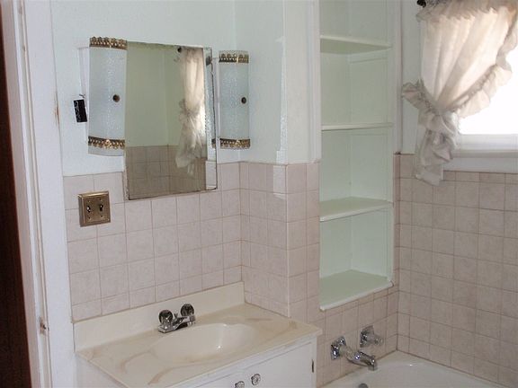 5th image of 467 N Pine St