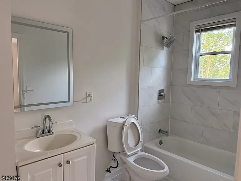 82-84 Jacoby St — Photo 7
