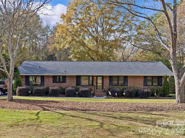 1949 Candlewick Dr, Fort Mill, SC 29715