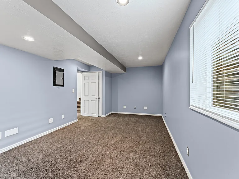 3 E Alfred Ave — Photo 31