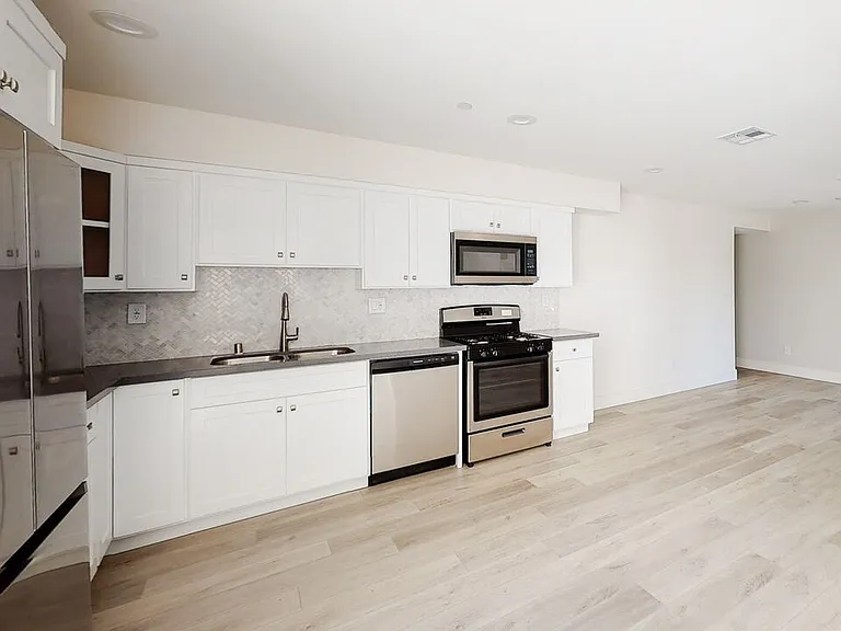 953 N Mariposa Ave #2 — Photo 4