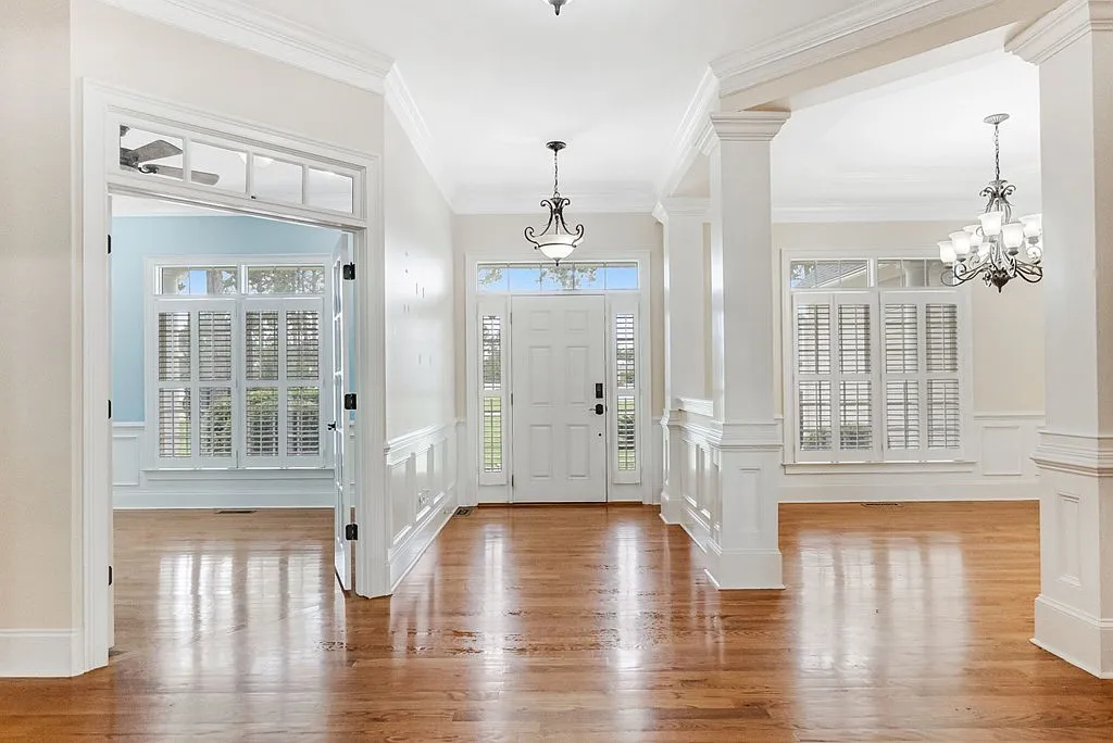 5 bed, 3.5 bath, 4278 sqft, $3,000 — Photo 3