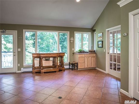 4th image of 3 Knoll Ct