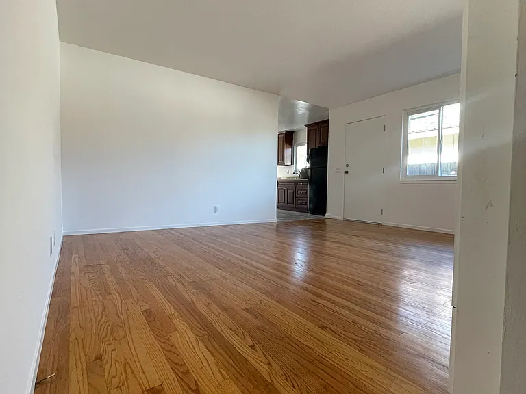 986 Haven Ave — Photo 4