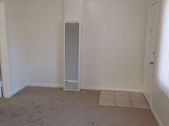 4th image of 625 E 97th St APT A