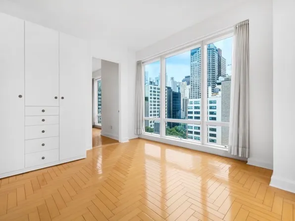 845 United Nations Plaza image 8 of 26