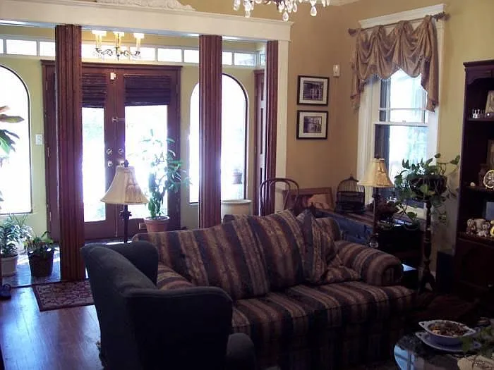 spacious livingroom w/fpl