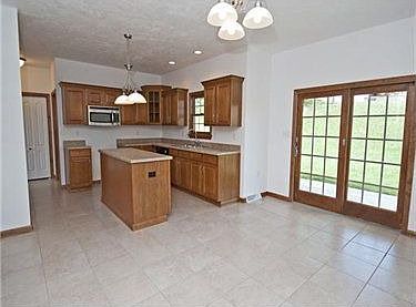 2nd image of 3065 Warwick Dr