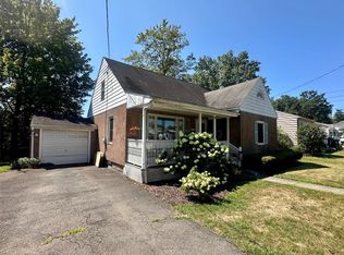 2734 Country Club Rd, Endwell, NY 13760