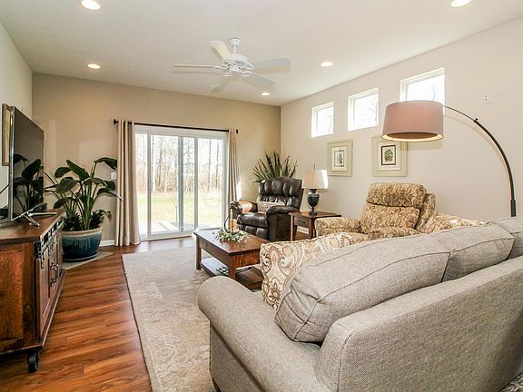5th image of 876 Corylus Dr SW