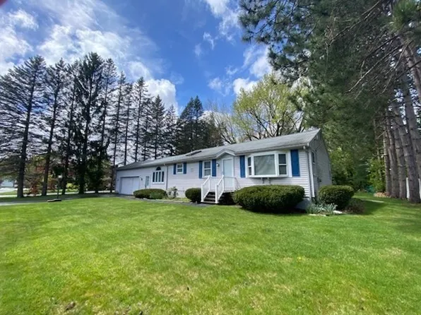 4 Bedford Dr, North Grafton, MA 01536