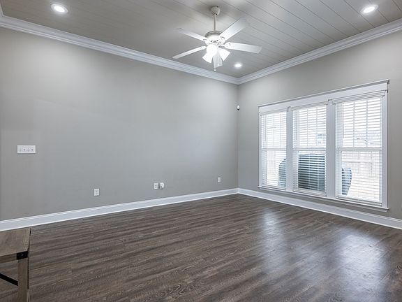 5th image of 200 Thrasher Way