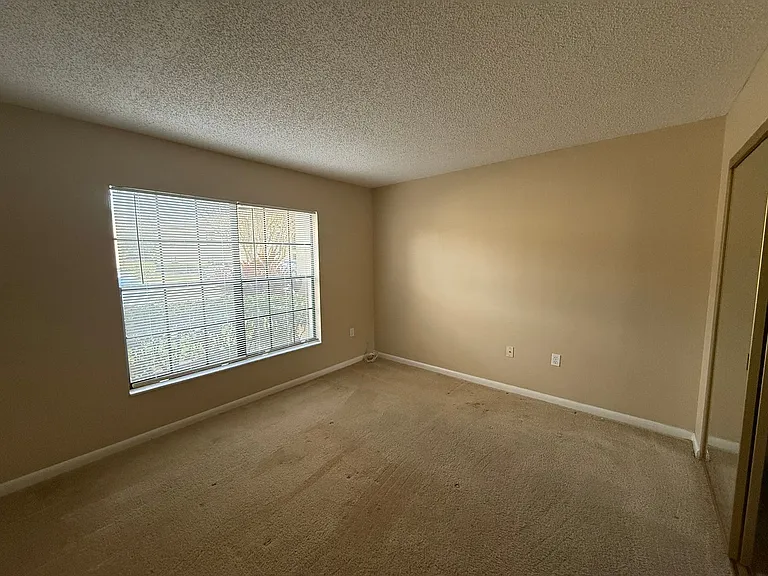 3380 Crystal Ct E #B — Photo 11