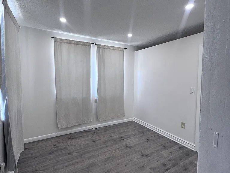 975 SW 2nd St #4 — Photo 8