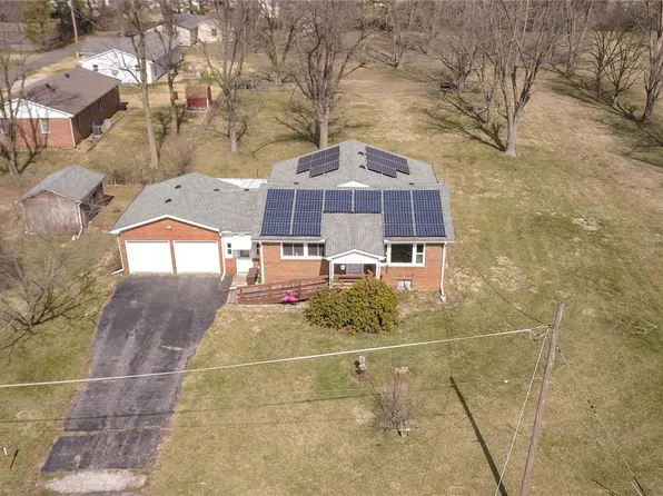 502 Mulberry St, Godfrey, IL 62035