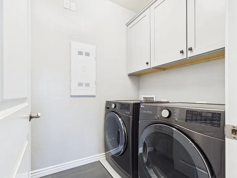 7001 E Portland St — Photo 29