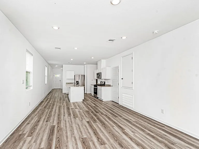 910 Drago Dr — Photo 13