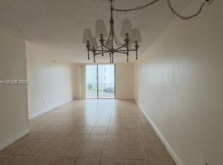 9686 Fontainebleau Blvd APT 208, Miami, FL 33172