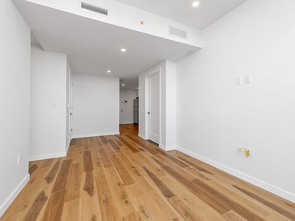 3rd image of 83-67 116th St #703