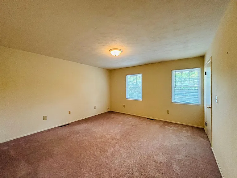 325 New Kent Rd — Photo 15