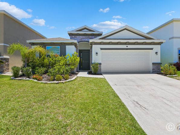 5689 Hawks Cay