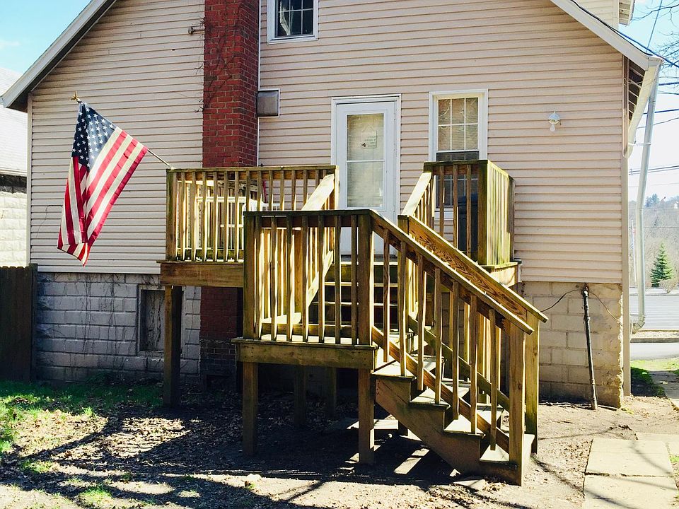 1st image of 318 1/2 Gaston Ave