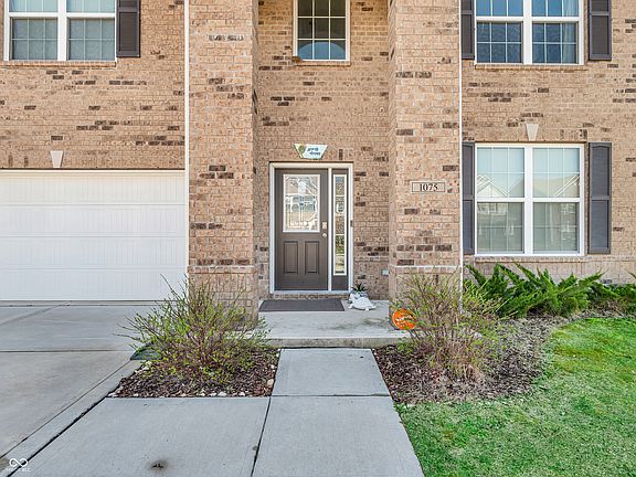 2nd image of 1075 Barberry Dr