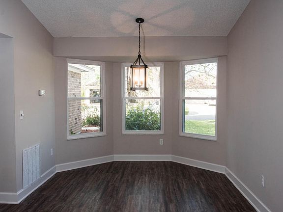 5th image of 1732 Ashwood Cir